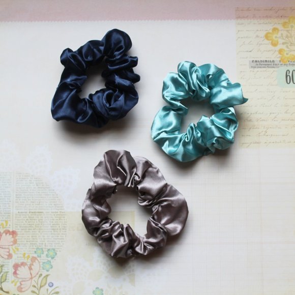 Accessories - 💋3/$15 NEW- Scrunchie set